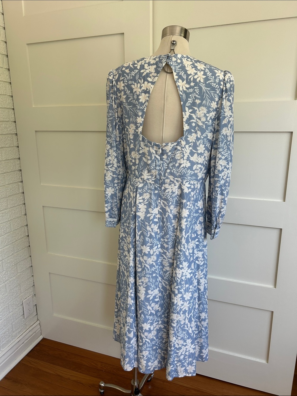 ANTONIO MELANI - born on fifth/ Blue and White Floral Long Sleeve Midi Dress - Picture 4 of 9